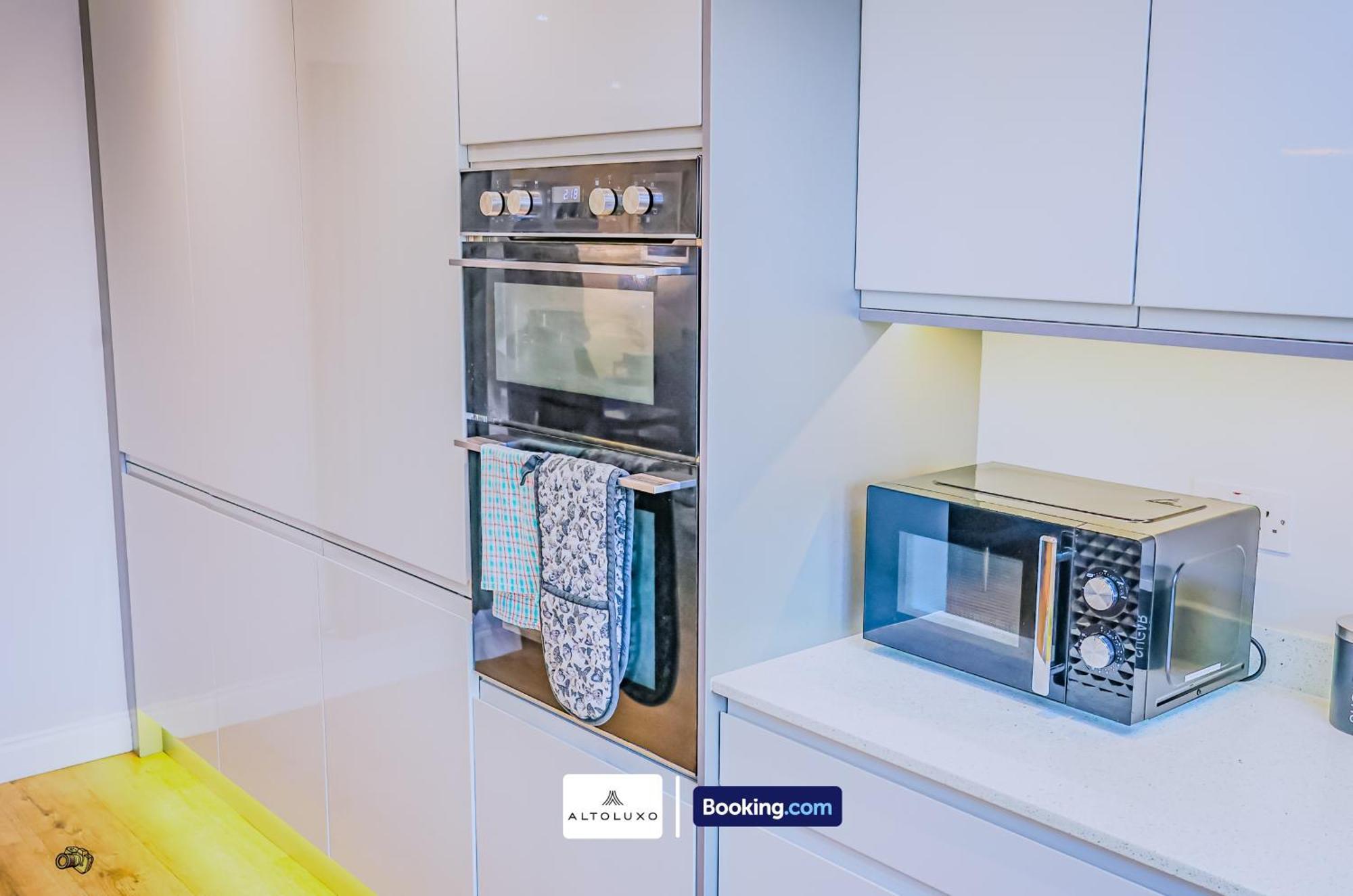 Holiday home Deja Blue By Altoluxoexperience Short Lets & Serviced With Free Parking
